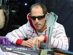 Skaj ne décrochera pas le trophée qu'il regarde avec avidité