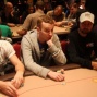 Johan van til naast Gus Hansen en Daniel Negreanu