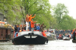 Win kaarten voor de VIP-Feestboot voor Koninginnedag bij Everest Poker!