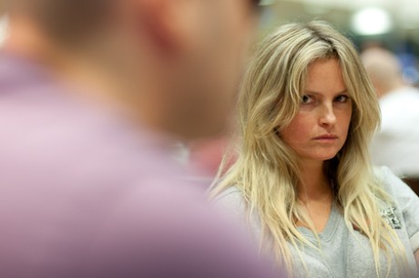 PokerNews Boulevard: Fatima Moreira de Melo doet goede zaken op Dag 1B PokerNews Boulevard: Fatima Moreira de Melo doet goede zaken op Dag 1B