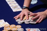 Oubliez la "poker face" et concentrez-vous sur les mains de vos adversaires pour détecter des tells