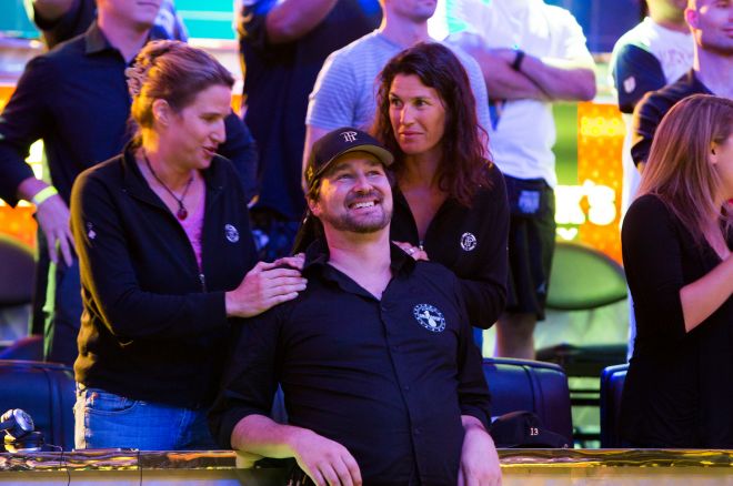 Photo de famille de la joueur de poker, marié à Katherine Sanborn, célèbre pour World Series of Poker, Poker After Dark.
  