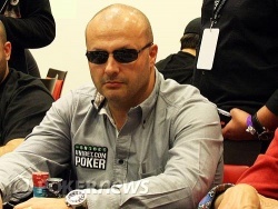 Serge ou l'une des plus belles "poker faces" du tournoi