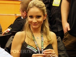 Christina Polgar a touché 3 paires d'as en 2 heures