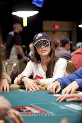 Shannon Elizabeth looking to chip up.