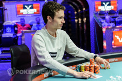 Aubin Cazals wins back-to-back hands with king-ten.