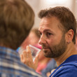 Daniel Negreanu chatting with Pokernews blogger Chad Holloway