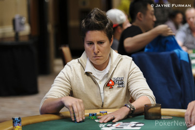 Vanessa Selbst can't beat a straight flush