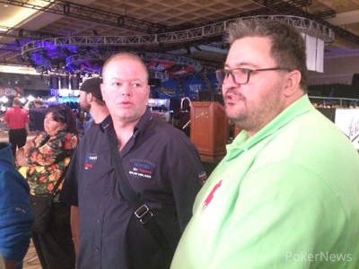 Raymond van Barneveld en Jaco van Bodegom aan de rail