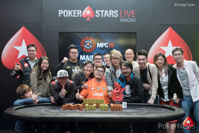 MPC26 Red Dragon Main Event Champion Alan Lau (centre) with Sparrow Cheung (1st right) and the HKPPA. Image courtesy of Kenneth Lim and PokerStars