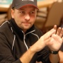 Daniel Negreanu giving golf pointers