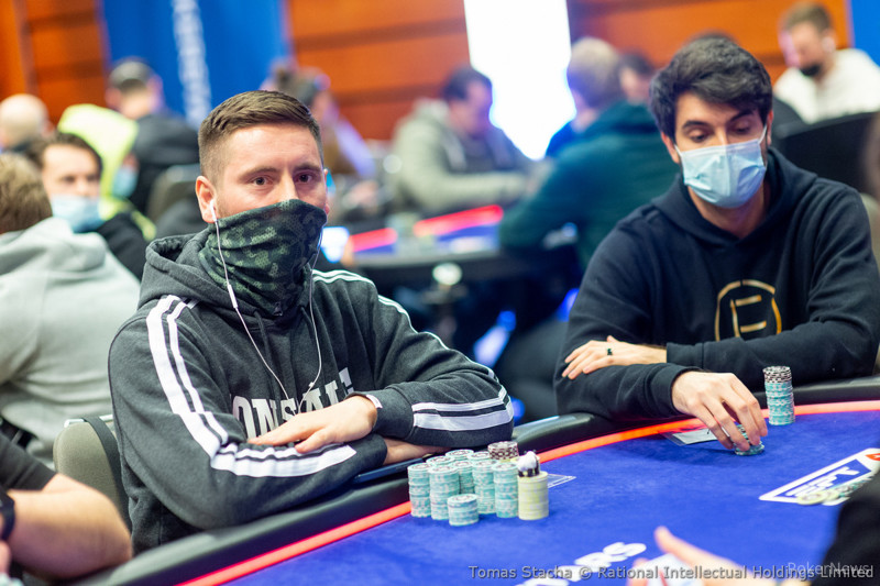 Karol Bogusz Bags Lead in Day 1e of Estrellas Main Event