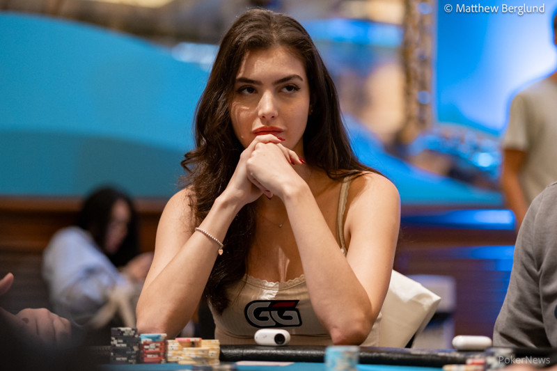 Alexandra Botez' INSANE Bluff #poker #allin #bluff #call #fold #TexasH