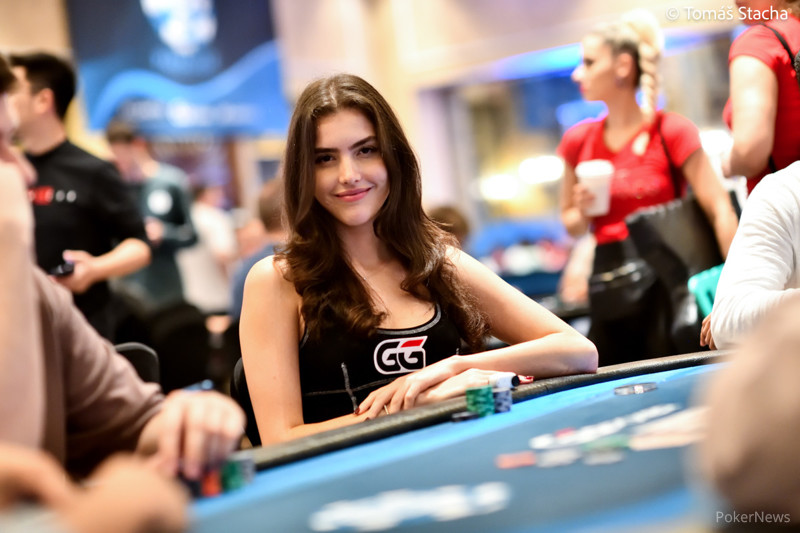 Alexandra Botez (botezlive) Crushing The Bomb Pot 3 Times in A row🔥⁠ ⁠ ⁠ ⁠  #poker #chipporn #wsop #chips #bracelethunting #pokerchips…