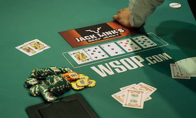 Casino Poker for Beginners: Covering When to Keep Your Cards Covered 101