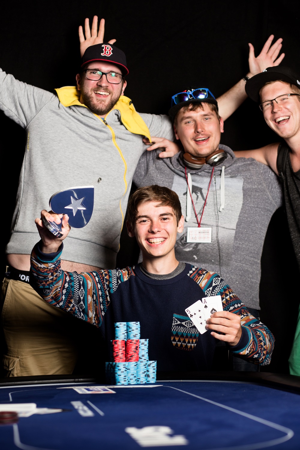 Fedor Holz с купата от EPT Барселона
