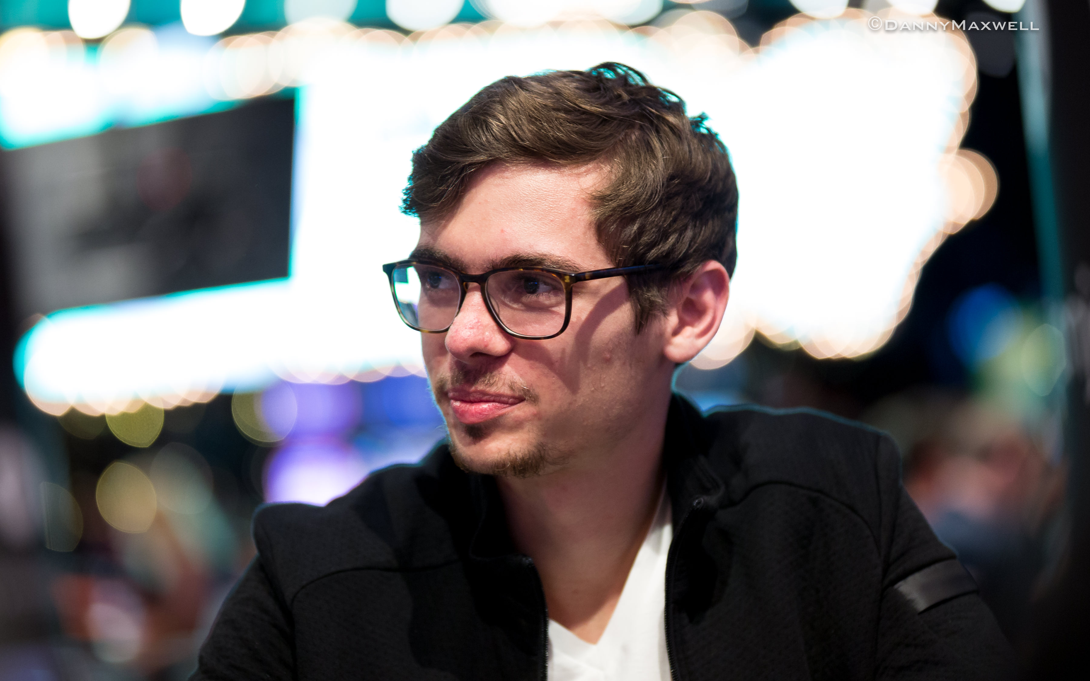 Aussie Millions 100K : Sontheimer chipleader, Holz 