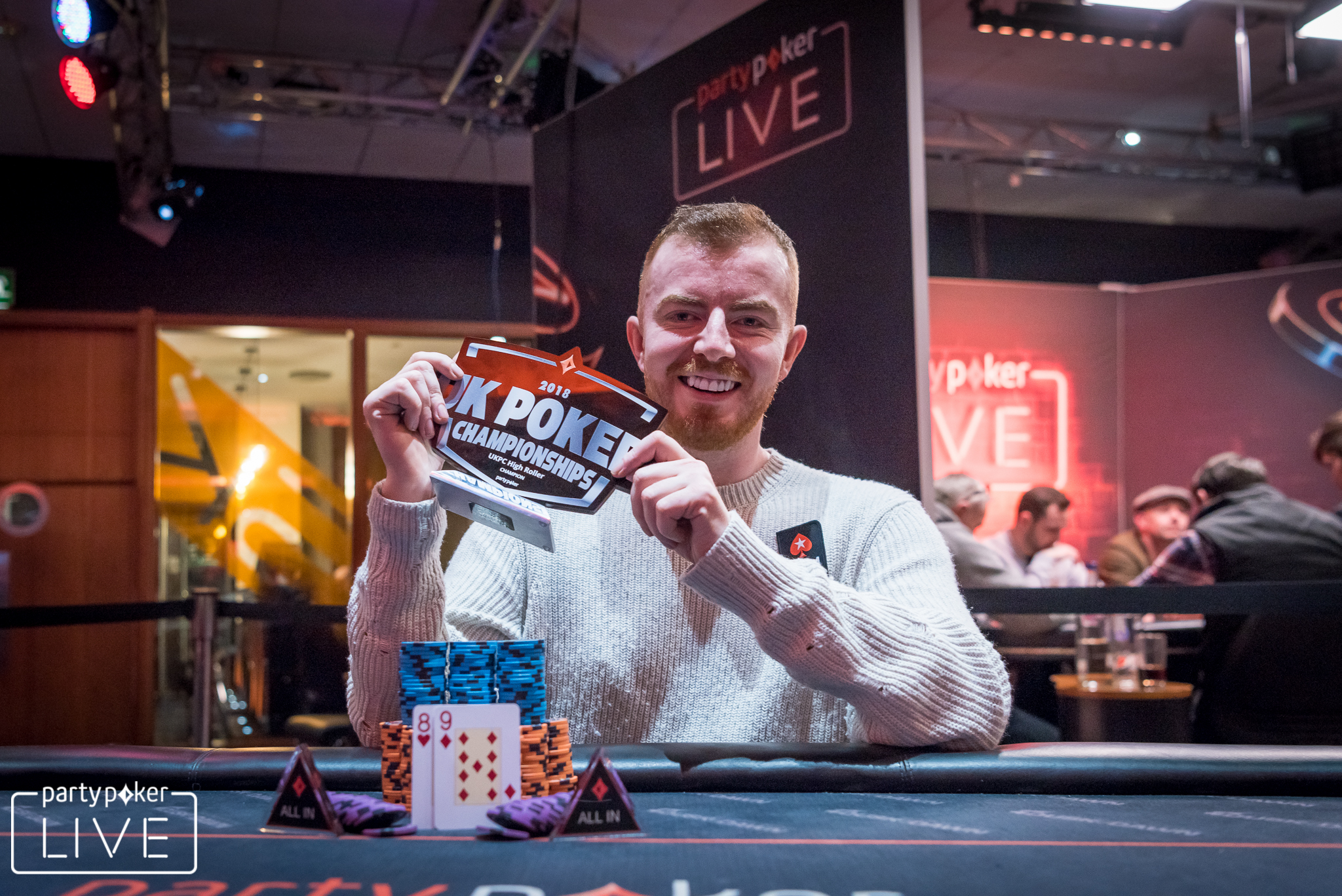 รับชมขณะที่ Jake Cody ชนะเงินรางวัล UKPC High Roller มูลค่า 60,000 ดอลลาร์ในชุดดำ!  |  โป๊กเกอร์นิวส์ casino