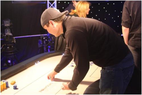 Phil Hellmuth relt in vliegtuig - Brandon Schaeffer steelt kaarten - Webjoker's Rampage 102