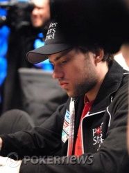 Иван Демидов на финальном столе WSOP Main Event, в игре... 103