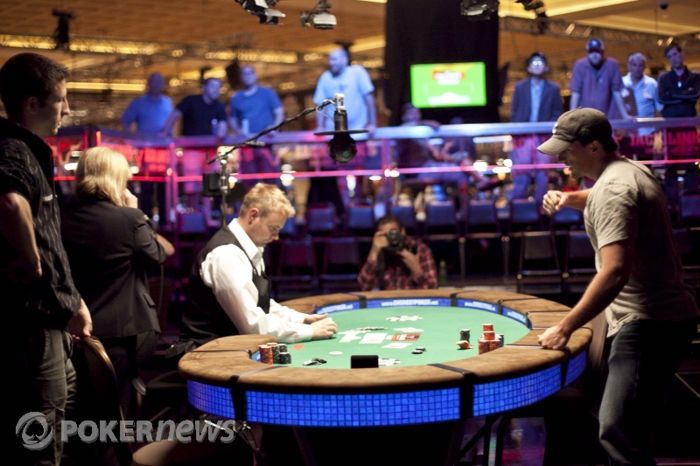 WSOP 2010: Carter Phillips (2,774) campion NL Holdem 6Max - Am trecut de prima zi la... 101