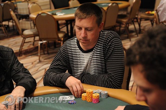Vladimir Schmelev atacă din Nou, Masa Finală la Event #24: ,000 No-Limit Hold’em 101