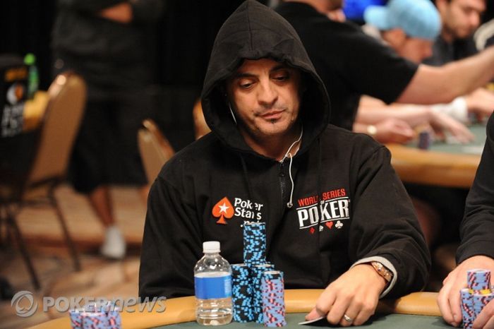 Vladimir Schmelev atacă din Nou, Masa Finală la Event #24: ,000 No-Limit Hold’em 102