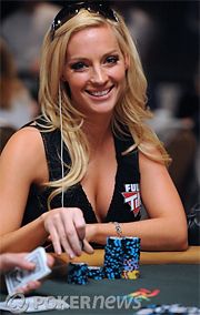 Lacey Jones, nouvel atout charme de Full Tilt Poker 102
