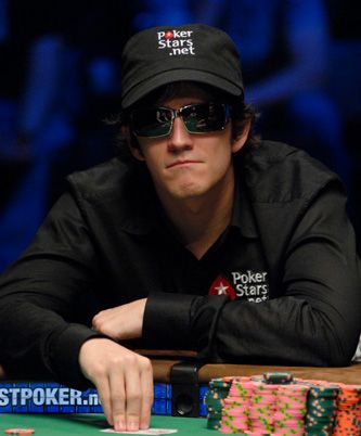 Isaac Haxton выигрывает у Isildur1 более $40,000