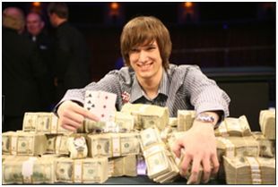 Рэндал Флауэрс в 2010 году выиграл $1,081,803