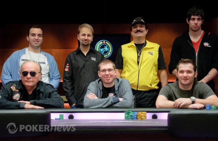 Finálová sestava: Horní řada zleva: Bryn Kenney, Daniel Negreanu, Humberto Brenes, Nick Schulman;
Dolní řada zleva: Sandor Demjan, Andrew Lichtenberg, Eugene Katchalov
