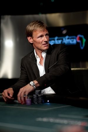 Ne visai nopietni: Slavenības pokerā 101