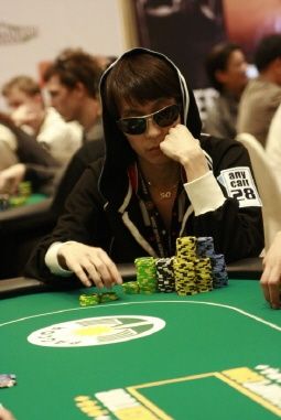 韩国人第一次成为PokerStars扑克之星明星队成员!! 101