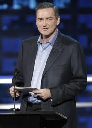 高额扑克室的新主持人是Norm Macdonald。 101