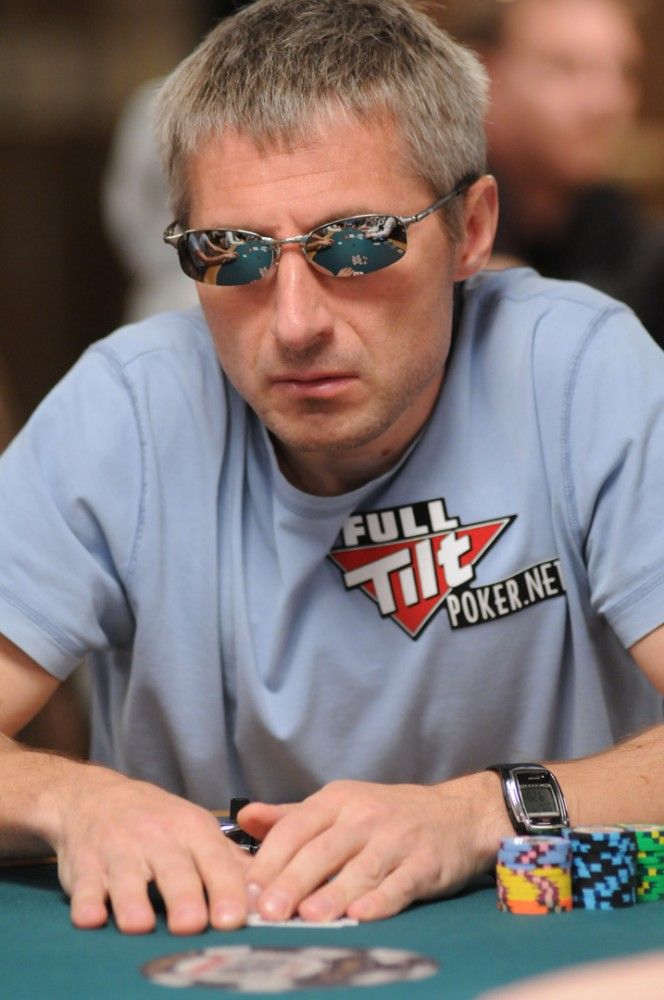 Николай Евдаков вылетел в последней раздаче игрового дня