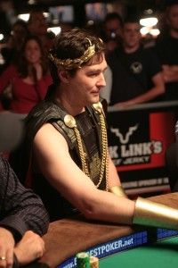 Ne visai nopietni: WSOP kostīmi 102