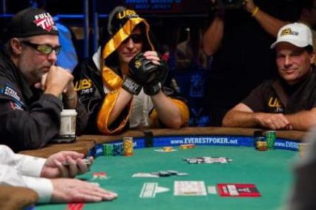 Ne visai nopietni: WSOP kostīmi 103
