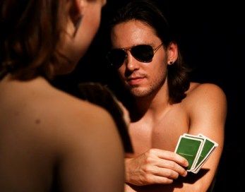 Strip pokeris romantiškame pasimatyme? Kodėl gi ne?