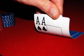Poker niezbyt serio: pokerowe przesądy 101
