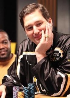 Phil Hellmuth leder 2011 WSOP Player-of-the-Year Leaderboard etter 3 finalebord og like mange 2. plasser.