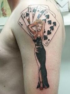 Poker niezbyt serio: Tatuaże 102