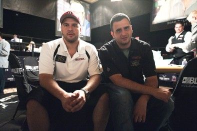 Mizrachi vyrukai tapo pirmaisiais broliais, sėdusiais prie vieno WSOP turnyro stalo
