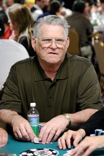 71-erių pokerio legenda T.J. Cloutier