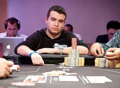 2011 World Series of Poker Europe Main Event Dan 3: Max Silver čip lider 101