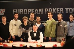 Bildet av finalebordet 2011