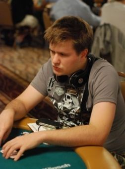 Dominykas Karmazinas dalyvavo "Aussie Millions". Galime tikėtis juo šuolio aukštyn ir kitą savaitę.