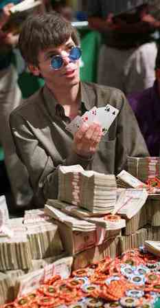 Stu Ungaras trečio WSOP čempiono titulo nebūtų iškovojęs be investicijos