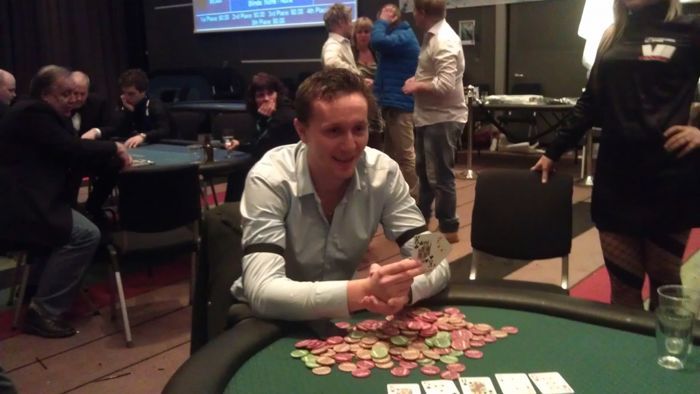 Magnus Lund med vinnerhånden