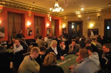 Vilniaus širdyje įsikūręs sportinio pokerio klubas "Du Karaliai"