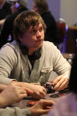 Ken Isaksen leder etter dag 1b ved PokerStars UKITP i Nottingham